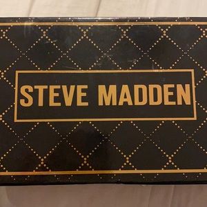 Brand new never used Steve Madden Wristlet Wallet